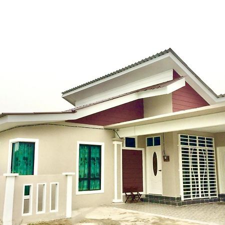 Aina Guest House Kota Bharu Buitenkant foto
