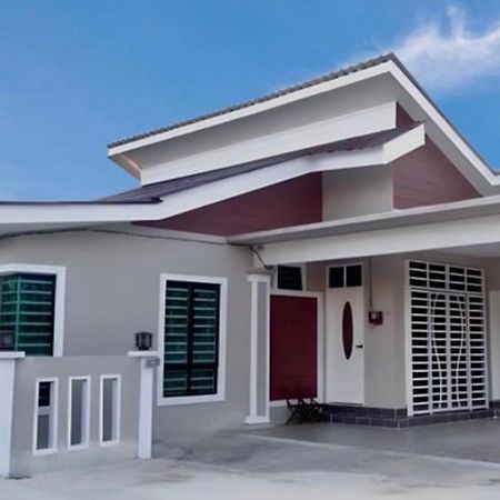 Aina Guest House Kota Bharu Buitenkant foto