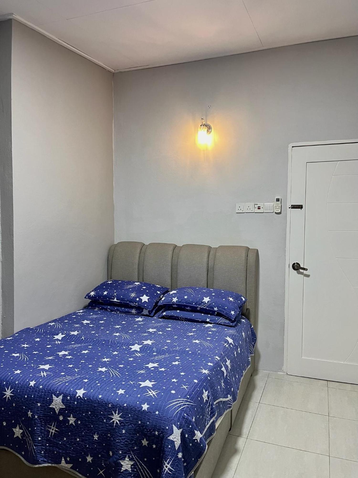 Aina Guest House Kota Bharu Buitenkant foto