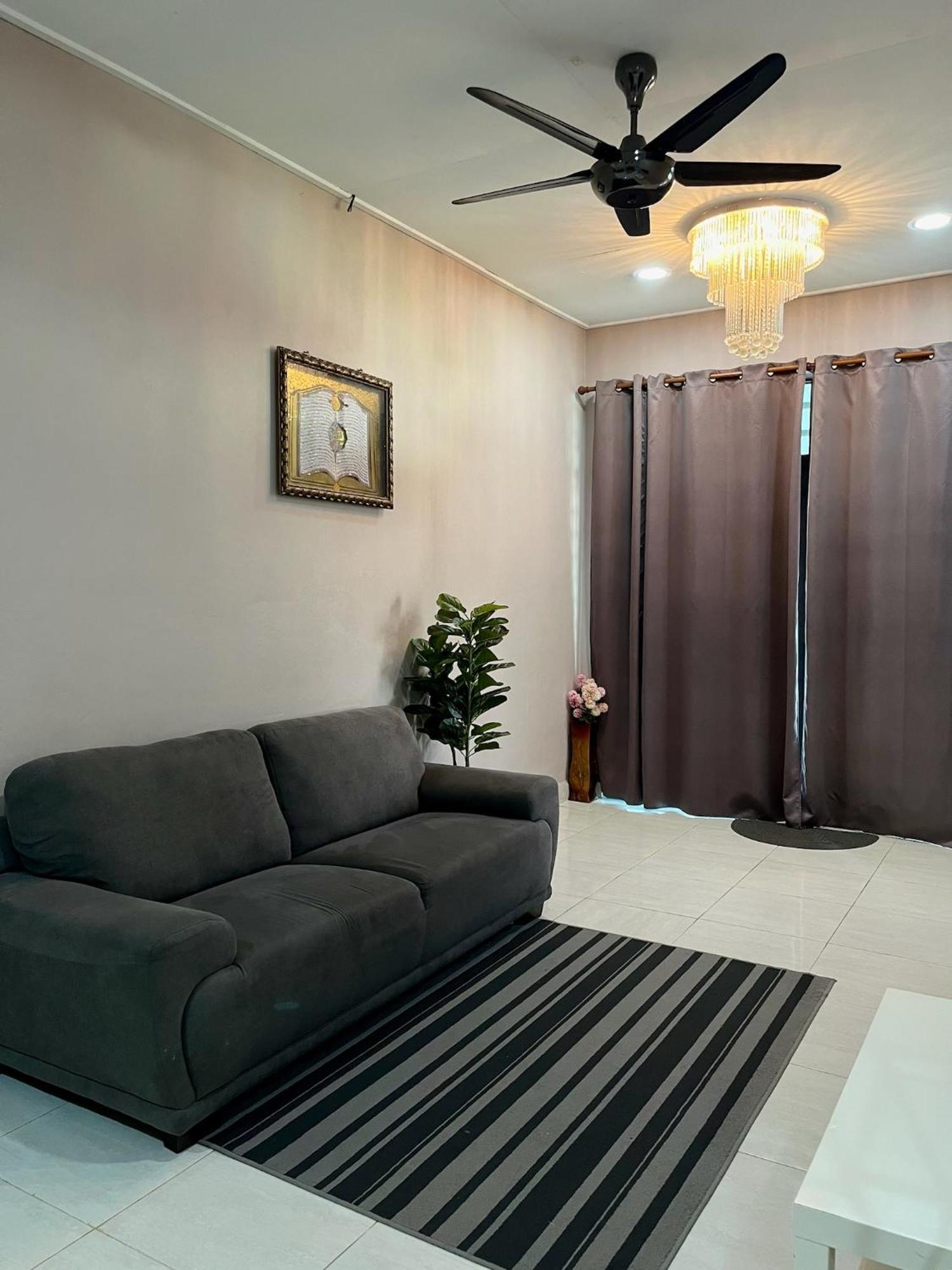 Aina Guest House Kota Bharu Buitenkant foto